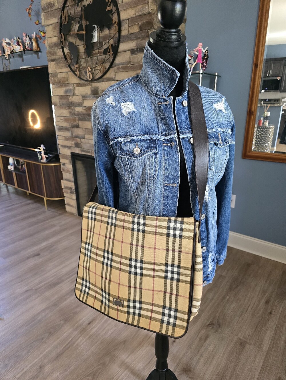 Authentic Burberry Classic Plaid Men's Messenger Bag in Beige
